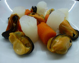 Foto del paso 6 de la receta: Sepia con berberechos, mejillones y navajas con fondo marino