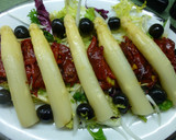 Foto del paso 3 de la receta: Ensalada de espárragos, ventresca y pimientos