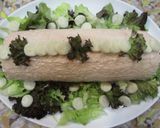 Foto del paso 9 de la receta: Arrollado de pionono con crema de pollo, palmitos y lechuga morada