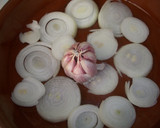 Foto del paso 1 de la receta: Pollo con cebollas al vino dorado del campo de Cartagena