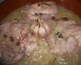 Foto del paso 2 de la receta: Pollo con cebollas al vino dorado del campo de Cartagena