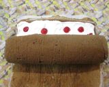 Foto del paso 8 de la receta: Arrollado de chocolate con chantillí y cerezas