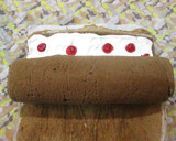 Foto del paso 8 de la receta: Arrollado de chocolate con chantillí y cerezas