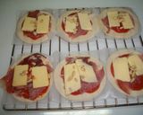 Foto del paso 2 de la receta: Pizzas de queso cheddar y jamón ibérico