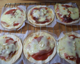 Foto del paso 3 de la receta: Pizzas de queso cheddar y jamón ibérico