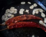 Foto del paso 3 de la receta: Tagliolinis picantes al ajo