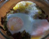 Foto del paso 4 de la receta: Guisantes, habas y jamón con huevos rotos