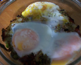 Foto del paso 4 de la receta: Guisantes, habas y jamón con huevos rotos