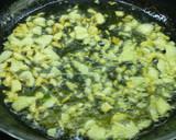 Foto del paso 2 de la receta: Huevo escalfado con setas picaditas