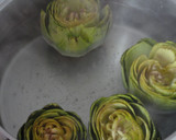 Foto del paso 1 de la receta: Alcachofas estofadas con champiñones y bacón
