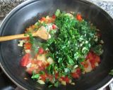 Foto del paso 1 de la receta: Tortilla con huevos caseros de perejil y pavo