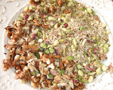 Foto del paso 3 de la receta: Pan sencillo de nueces, pistachos y sésamo