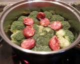 Foto del paso 1 de la receta: Brécol guisado con chorizo y beicon
