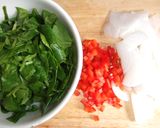 Foto del paso 2 de la receta: Pastelón de coliflor y espinacas al gratén