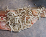 Foto del paso 3 de la receta: Lubina rellena de gulas y gambitas en papillote