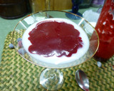 Foto del paso 4 de la receta: Postre yogur con salsa de frambuesas y arándanos