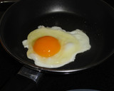 Foto del paso 2 de la receta: Ensalada de espinacas con huevo a la plancha