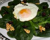 Foto del paso 3 de la receta: Ensalada de espinacas con huevo a la plancha