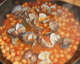 Foto del paso 8 de la receta: Guiso de garbanzos con almejas