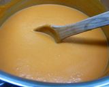 Foto del paso 7 de la receta: Crema de calabaza con salsa de nata y yema