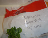 Foto del paso 1 de la receta: Espinacas con dientes de ajo y piñones
