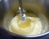 Foto del paso 3 de la receta: Bizcochitos de avellana bañados en frambuesa y chocolate