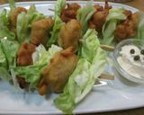 Foto del paso 8 de la receta: Buñuelos de lechuga y atún en brochetas