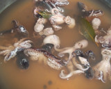Foto del paso 3 de la receta: Pulpitos con cebolla y orégano