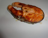Foto del paso 3 de la receta: Salmón fresco a la plancha con salsa rosa