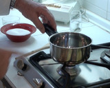 Foto del paso 1 de la receta: Almíbar para bañar tartas y pasteles