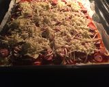 Foto del paso 4 de la receta: Pizza de hojaldre con salchichas y chorizo