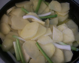 Foto del paso 3 de la receta: Fritada de patatas con ajos tiernos