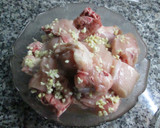 Foto del paso 1 de la receta: Tallarines con pollo al ajo en salsa de tomate a la cerveza