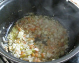 Foto del paso 3 de la receta: Tallarines con pollo al ajo en salsa de tomate a la cerveza