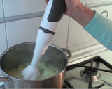 Foto del paso 8 de la receta: Crema de calabacín y puerros con queso