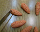 Foto del paso 2 de la receta: Mini zanahorias de pasta de azúcar decorativas