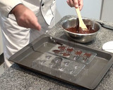 Foto del paso 8 de la receta: Bombones de chocolate con forma de corazón para San Valentín