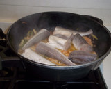 Foto del paso 10 de la receta: Pescadillas con ajos tiernos y gamba pelada