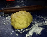 Foto del paso 1 de la receta: Empanada gallega de bonito, cebolla y pimientos