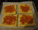 Foto del paso 5 de la receta: Coca de tomate y embutidos