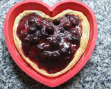 Foto del paso 3 de la receta: Tarta corazón de hojaldre con fresas