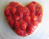 Foto del paso 4 de la receta: Tarta corazón de hojaldre con fresas