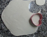 Foto del paso 1 de la receta: Galleta con corazón de fresa