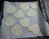 Foto del paso 2 de la receta: Galleta con corazón de fresa