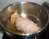 Foto del paso 6 de la receta: Pechuga de pollo rellena con salsa de vino