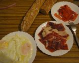Foto del paso 2 de la receta: Bocata de jamón y huevo frito
