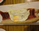 Foto del paso 4 de la receta: Bocata de jamón y huevo frito