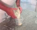 Foto del paso 1 de la receta: Masa madre con harina integral de centeno