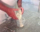 Foto del paso 1 de la receta: Masa madre con harina integral de centeno