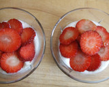 Foto del paso 4 de la receta: Postre light de queso fresco con manzana y fresas